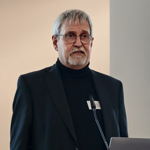 Prof. Dr. Martin Wallroth am Redepult