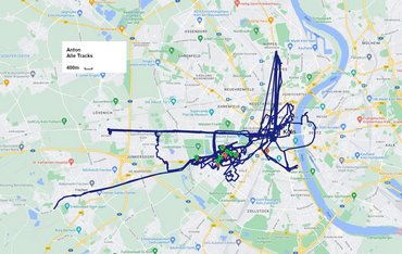 Der Ausschnitt der Stadtkarte Köln zeigt sternförmige Bewegungsaufzeichnungen eines Obdachlosen, die per GPS-Tracking aufgezeichnet wurden und hier mit Linien dargestellt sind. 