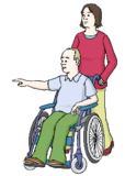 Eine Person schiebt eine andere Person mit einem Rollstuhl.