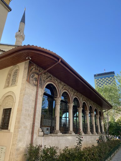 Das Bild zeigt eine Moschee