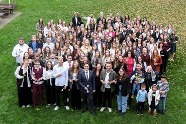 Gruppenbild der Absolvent_innen