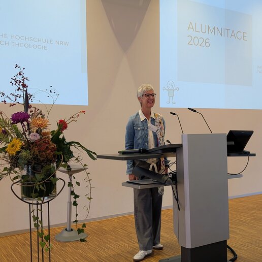Begrüßung durch Dekanin Prof.in Dr.in Bergit Peters  