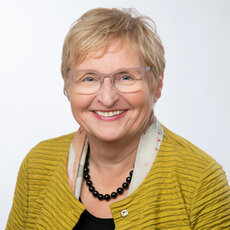 Prof. em. Dr. Renate Zwicker-Pelzer