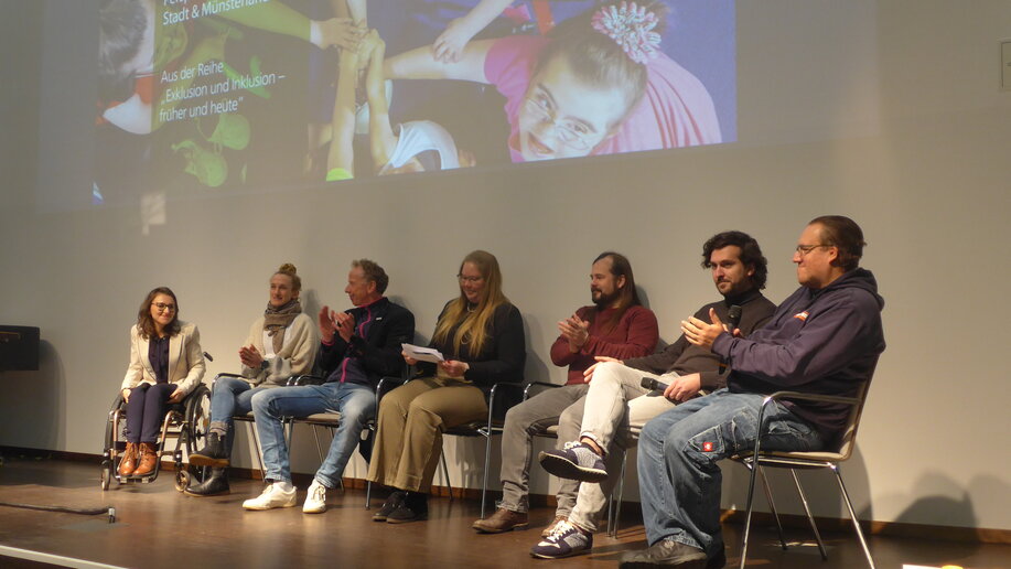 Podiumsdiskussion unter der Moderation von Katharina Ahlers