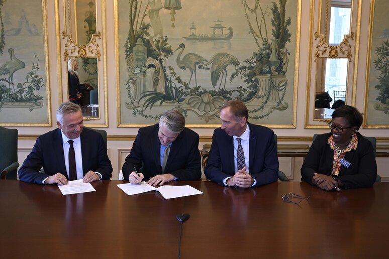 Unterzeichnung des Memorandum of Understandig: Prof. Dr. Hans Hobelsberger (Rektor katho), Patrick F. Leahy (President Monmouth University), Bernward Robrecht (Kanzler katho), Pamela Scott-Johnson (Provost Monmouth University) (v.l.n.r.)