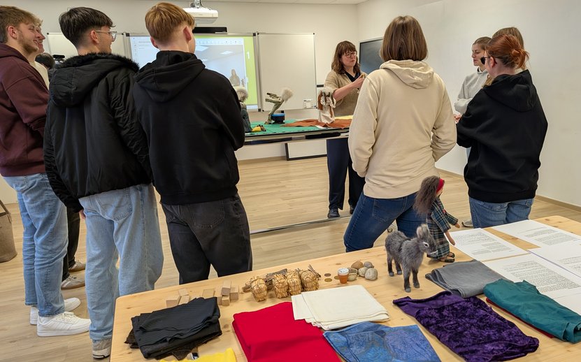 Religionspädagogische Themen werden mit Egli-Figuren erschlossen.