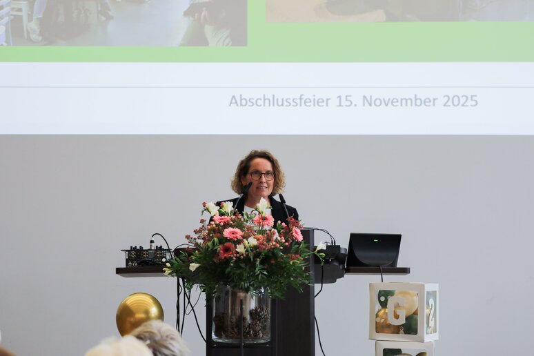 Begrüßung durch die Dekanin 