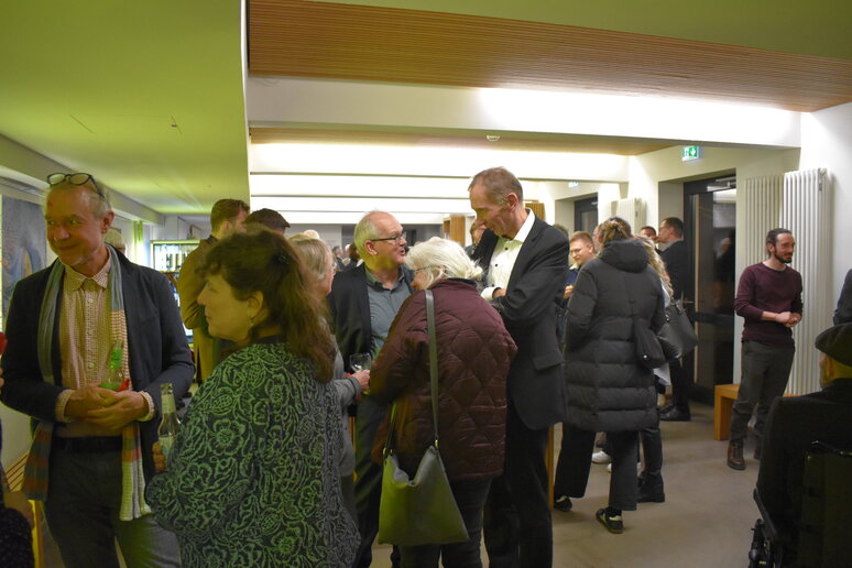 Menschen beim Small Talk