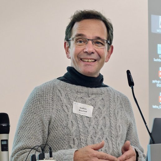 Dr. Gallus Bischof am Redepult