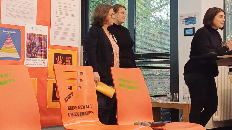 Judith Conrads, Marion Gerards und Maria Jordan bei der Dienstbesprechung am 23. November in Aachen