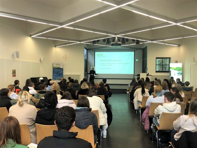 Professorin Petra Ganß erklärte, was es heißt, Soziale Arbeit zu studieren.