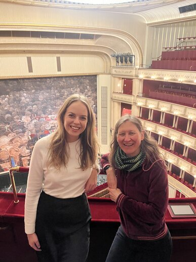 Franziska Labenz und Angelika Schäfer Wiesen beim Besuch der Wiener Staatsoper