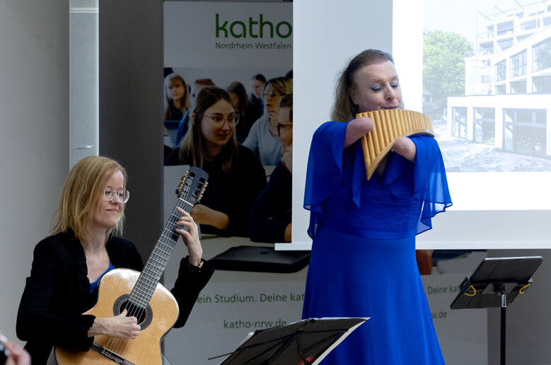 Musik von Hannah Schlubeck und Eva Beneke (v.r.n.l.)