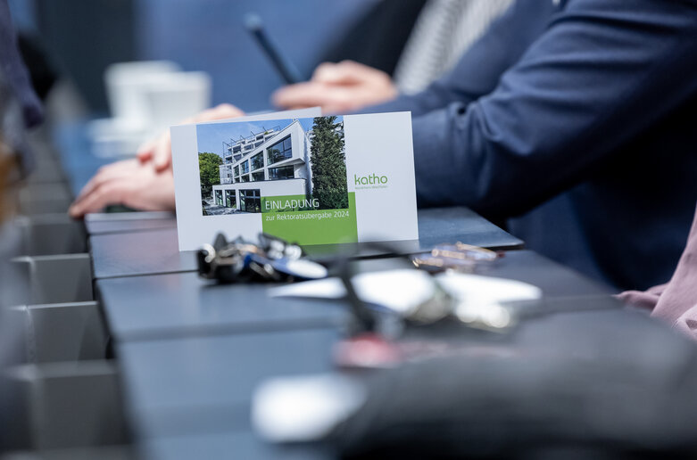 Viele Mitarbeitende, Ehemalige und Freund_innen der katho folgten der Einladung. 