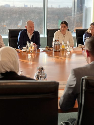 Bundeskanzler Olaf Scholz und Staatsministerin, Reem Alabali-Radovan.