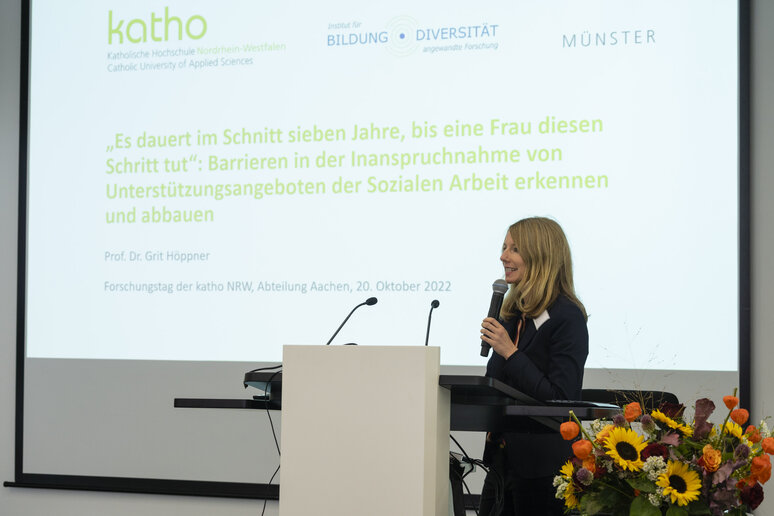 Professorin Höppner bei ihrem Vortrag.