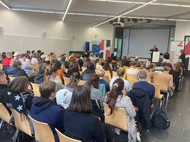 Die ausgebuchte Veranstaltung an der katho am Standort Aachen stieß sowohl bei den Studierenden der Sozialen Arbeit als auch bei externen Gästen auf großes Interesse.