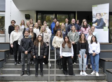 Gruppenfoto der neuen Studierenden des Bachelor Studiengangs Kindheitspädagogik