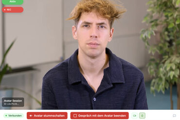 Das Bild zeigt einen digitalen Menschen in Form eines jungen Mannes  