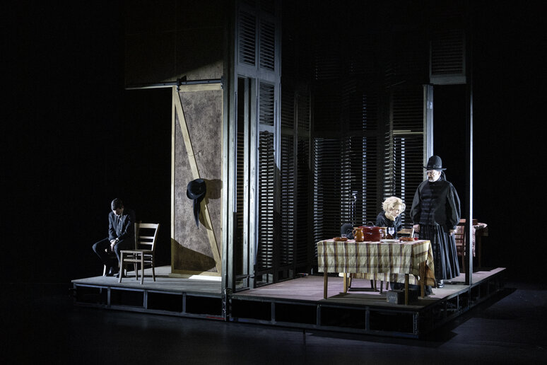 Pressefoto des Schauspielhauses: Ole Lagerpusch, Elsie de Brauw, Rainer Bock (v. li.) © Armin Smailovic