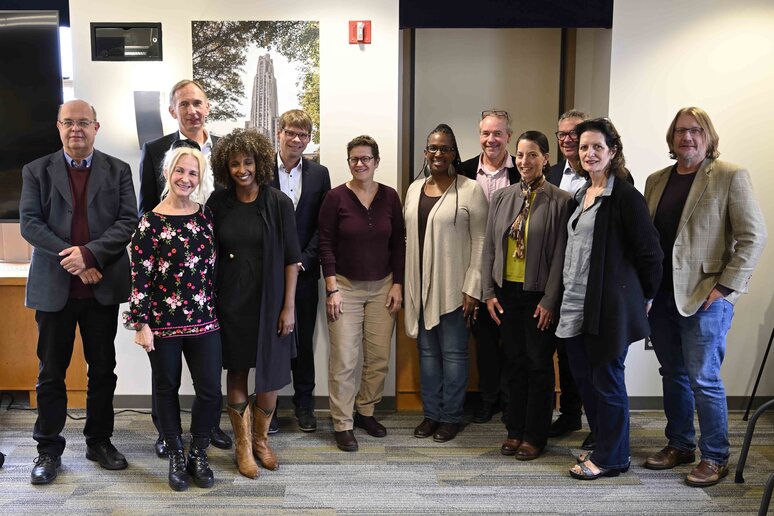 Gespräche mit der School of Social Work (University off Pittsburgh): Werner Schönig (katho Köln), Ute-Antonia Lammel (katho Aachen), Bernward Robrecht (Kanzler katho), Yodit Betru (PU), Sebastian Böhm (katho Köln), Elizabeth Farmer (Dean School of Social Work, PU), Toya Jones (PU), Norbert Frieters-Reermann (katho Aachen), Sara Goodkind (PU), Hans Hobelsberger (Rektor katho), Helen Petracchi (Associate Dean for Academic Affairs, PU), Jeff Shook (PU) (v.l.n.r.)