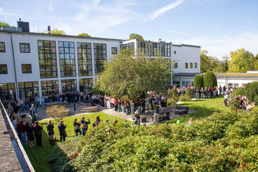 Erstsemesterbegrüßung im Innenhof