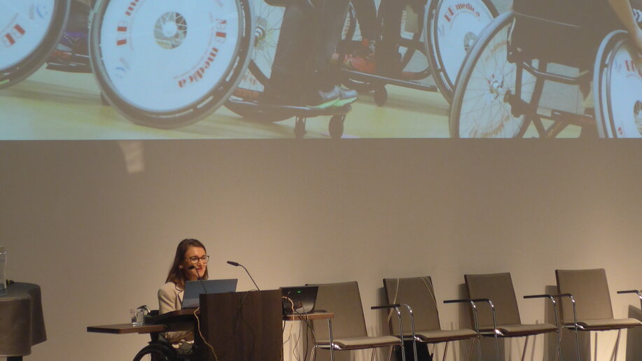 Dr.in Sina Eghbalpour stellt zentrale Ergebnisse ihrer Dissertation vor.