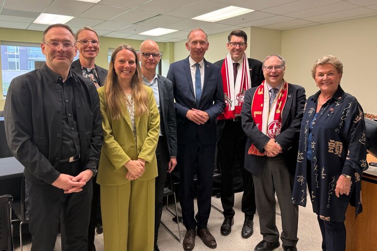 Gruppenfoto in der deutschen Botschaft