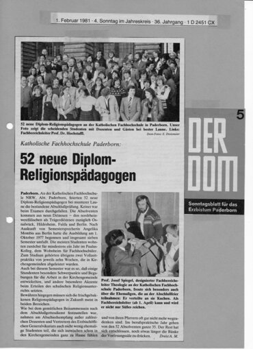 Zeitungsausschnitt mit der Überschrift "52 neue Diplom-Religionspädagogen" und einem Gruppenfoto.