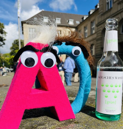 O&A mit Kölschem Wasser vor der TH Köln