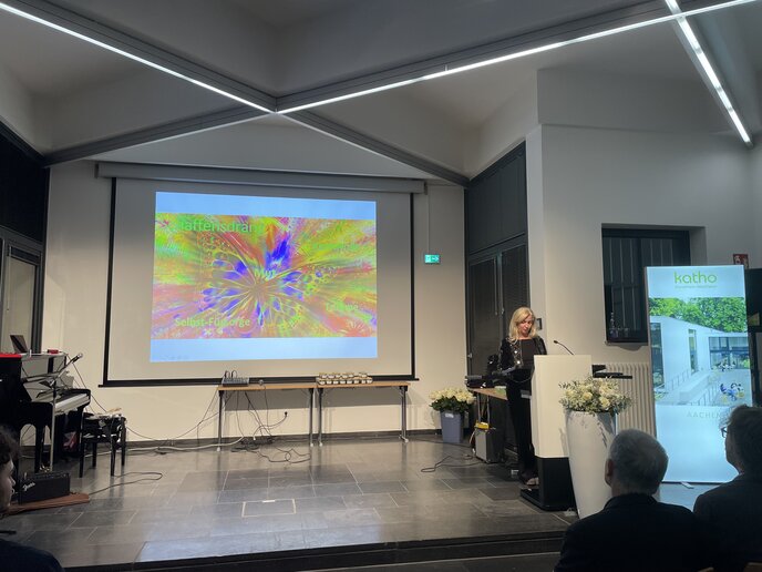 Prof.in Dr.in Antonia Lammel hält die Festrede