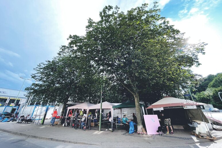 Nicht nur mit dem Sozialzelt wollten AStA und StuPa der katho in Aachen unterstützen. Aktuell führen sie eine Hochwasser-Befragung durch. 