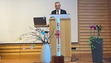 Prof. Dr. Rainer Krockauer hält Rede bei der Graduiertenfier des Masterstudiengangs Ehe- Familien- und Lebensberatung