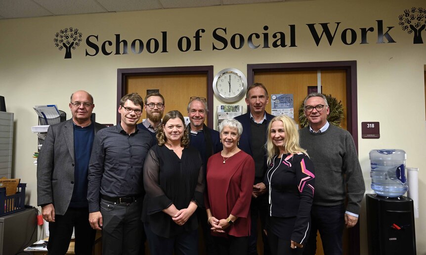 Gespräche an der School of Social Work (Monmouth University): Prof. Dr.Werner Schönig (katho Köln), Prof. Dr.Sebastian Böhm (katho Köln), Matthias Kaufmann (International Office), Assoc.Prof. Joelle Zabotka (MU), Prof. Dr. Norbert Frieters-Reermann (katho Aachen), Prof. Robin Mama (Dean School of Social Work, MU), Bernward Robrecht (Kanzler katho), Prof. Dr. Ute-Antonia Lammel (katho Aachen), Prof. Dr. Hans Hobelsberger (Rektor katho) (v.l.n.r.)