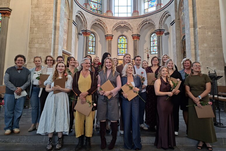 Gruppenbild des Bachelor Hebammenkunde