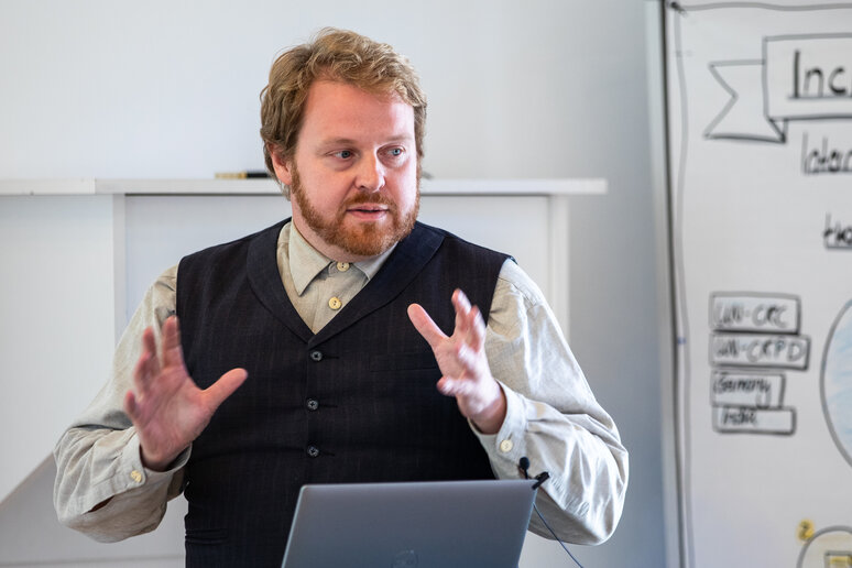 Ulrich Laven bei der Vorstellung des Films „Start-up Society“.