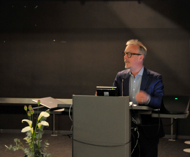 Prorektor Michael Isfort widmet ein Grußwort an Prof.in Dr.in Anna Zembala