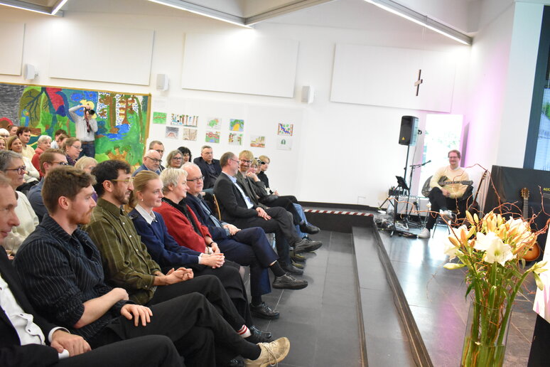 Foto von der ersten Sitzreihe von den Familienangehörigen