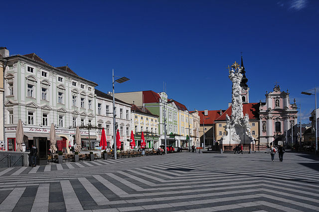 Zu sehen ist das Rathaus in Poelten.